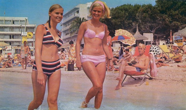 Bikinidamer1971